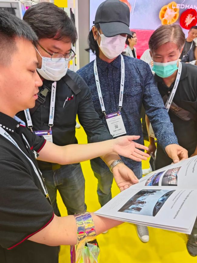 Ӿ˴ЯGXIIWKȶСLEDذƷxR㴴½InfoComm Asia